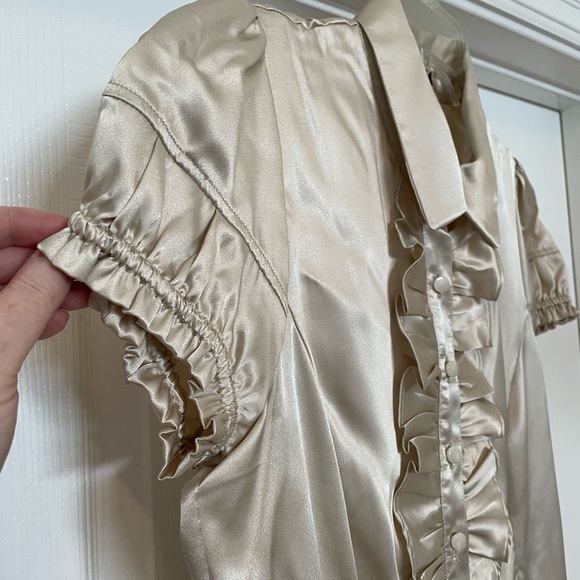 MNG by Mango NWOT short cap sleeve satin blouse top size 12- champagne - Picture 2 of 7